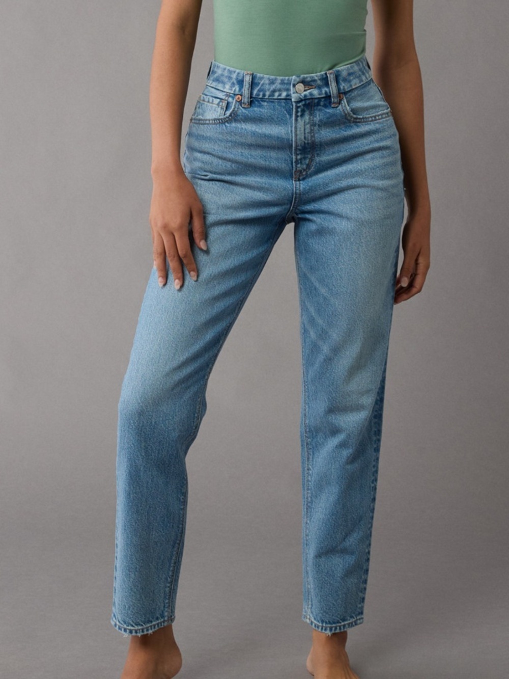American Eagle Curvy Mom Jean, Medium Vintage Wash